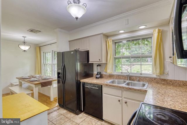 861 W FOXCROFT DR, Camp Hill, PA 17011
