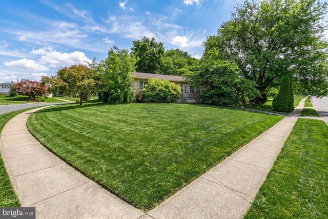 861 W FOXCROFT DR, Camp Hill, PA 17011