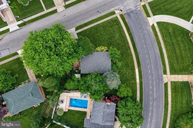 861 W FOXCROFT DR, Camp Hill, PA 17011