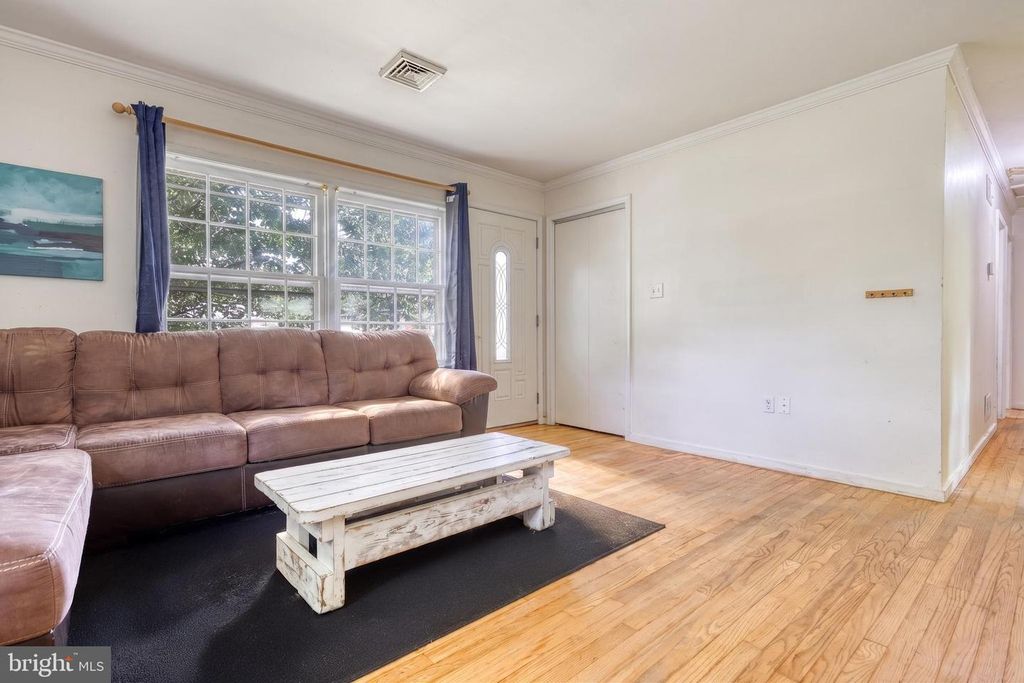 Image 10 of property listing at 861 W FOXCROFT DR, Camp Hill, PA 17011