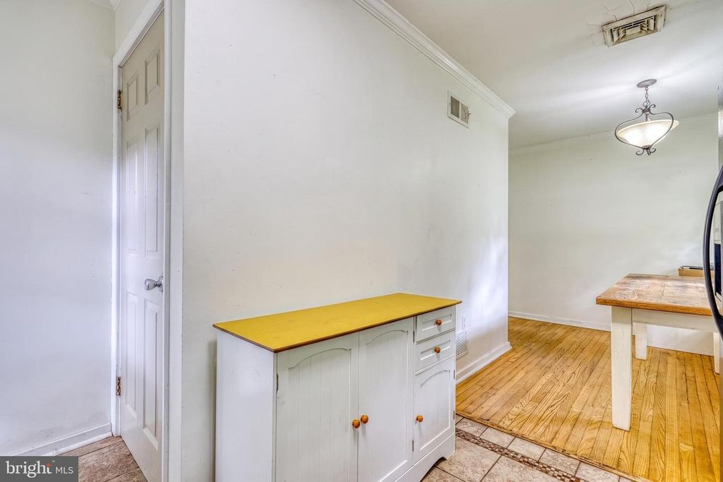 Image 12 of property listing at 861 W FOXCROFT DR, Camp Hill, PA 17011