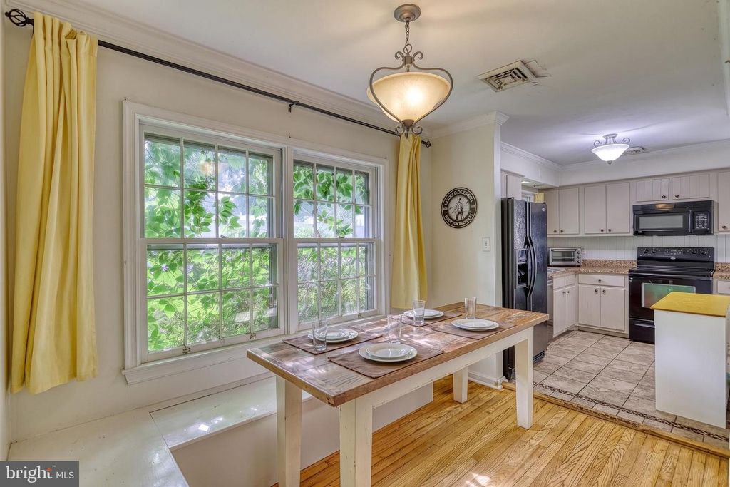 Image 13 of property listing at 861 W FOXCROFT DR, Camp Hill, PA 17011