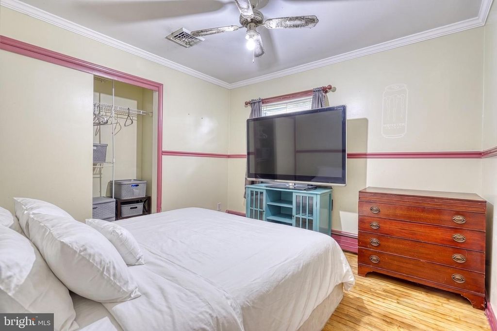 Image 19 of property listing at 861 W FOXCROFT DR, Camp Hill, PA 17011