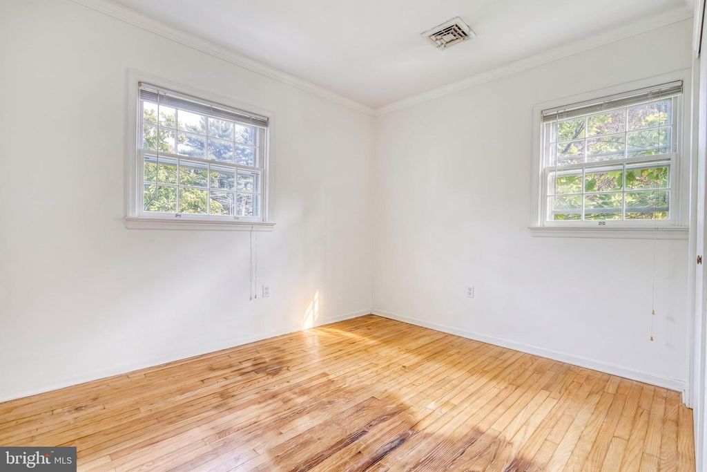 Image 22 of property listing at 861 W FOXCROFT DR, Camp Hill, PA 17011