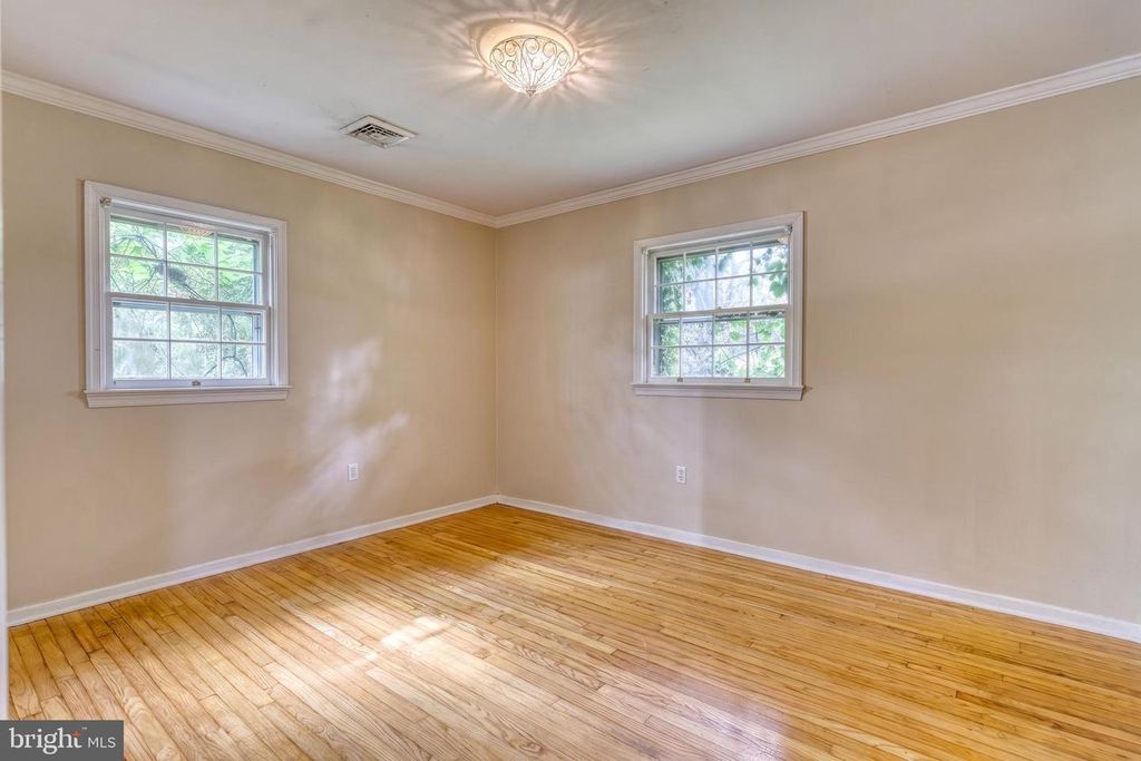 Image 23 of property listing at 861 W FOXCROFT DR, Camp Hill, PA 17011