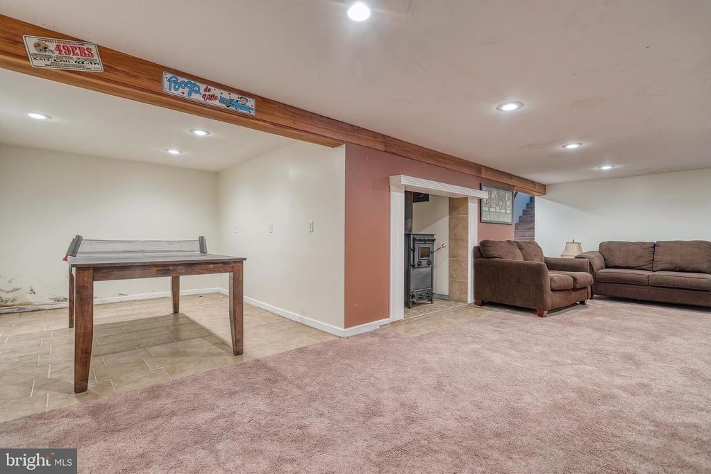 Image 28 of property listing at 861 W FOXCROFT DR, Camp Hill, PA 17011