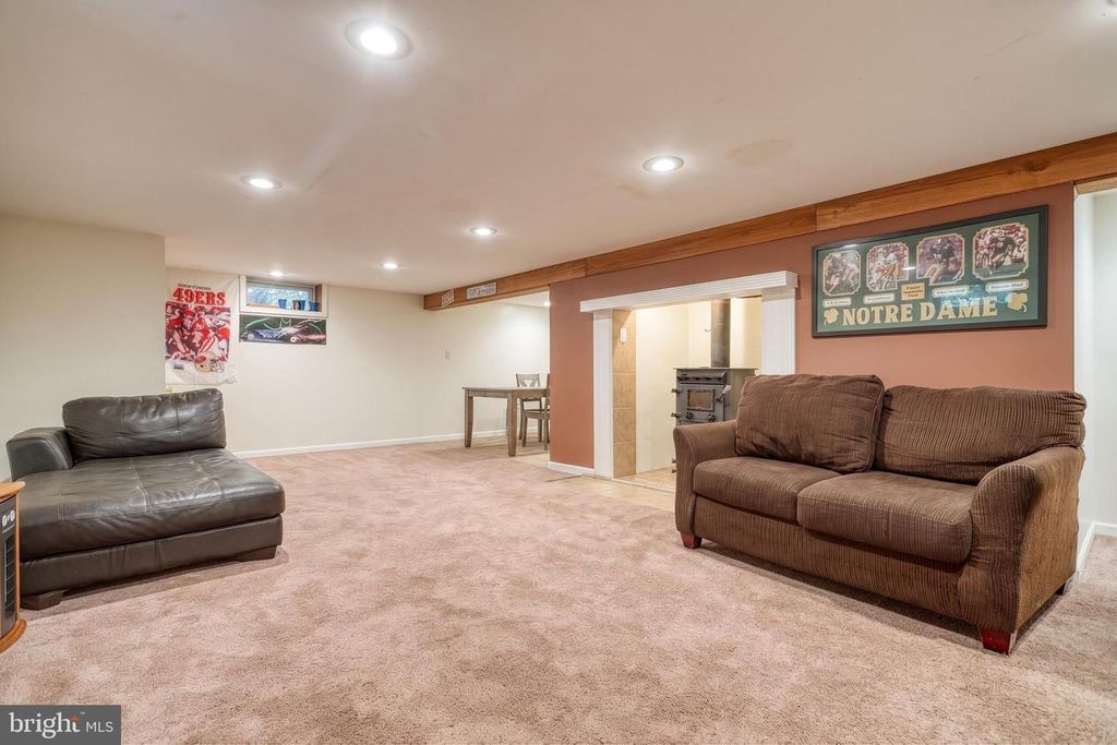 Image 29 of property listing at 861 W FOXCROFT DR, Camp Hill, PA 17011