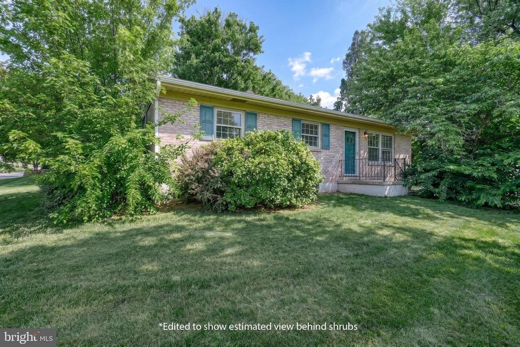 Image 3 of property listing at 861 W FOXCROFT DR, Camp Hill, PA 17011