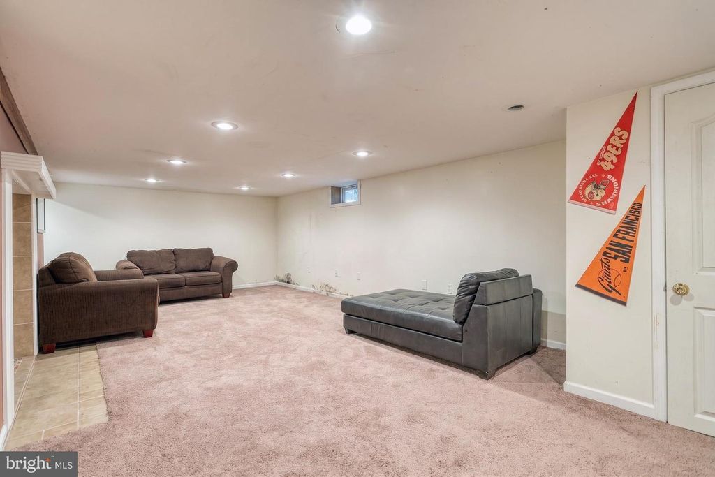 Image 30 of property listing at 861 W FOXCROFT DR, Camp Hill, PA 17011