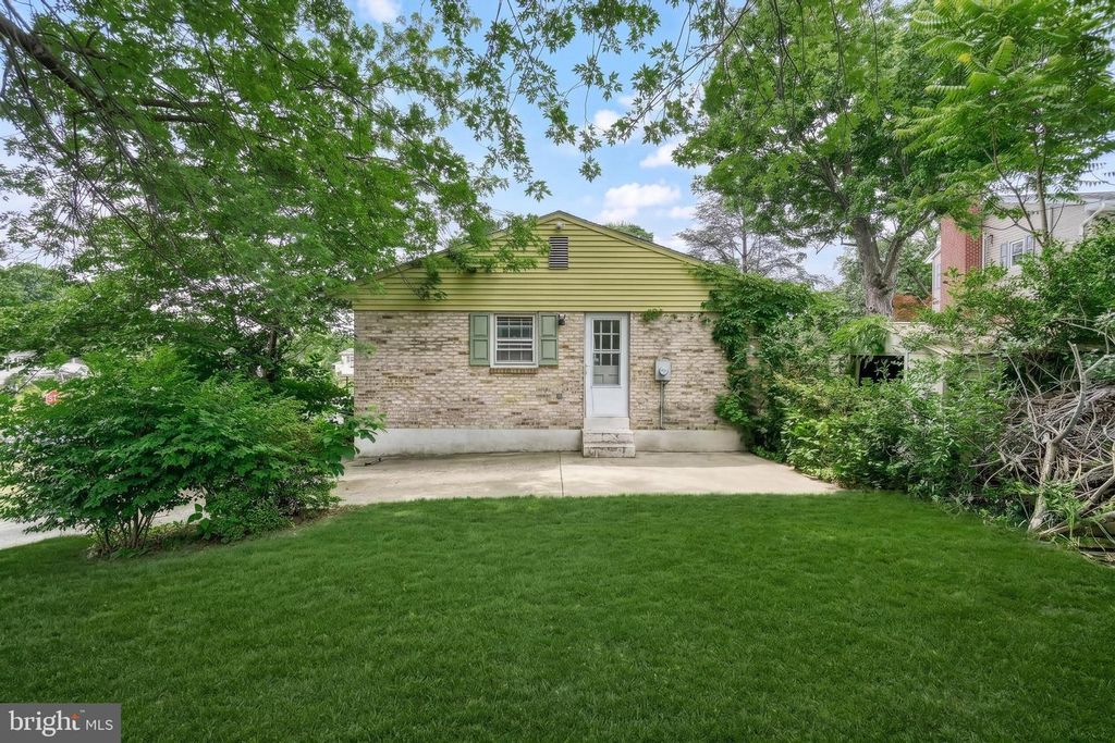 Image 35 of property listing at 861 W FOXCROFT DR, Camp Hill, PA 17011