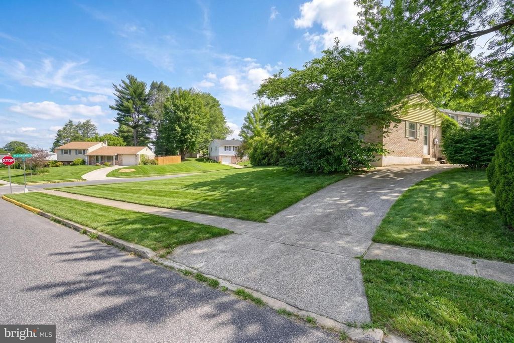 Image 36 of property listing at 861 W FOXCROFT DR, Camp Hill, PA 17011