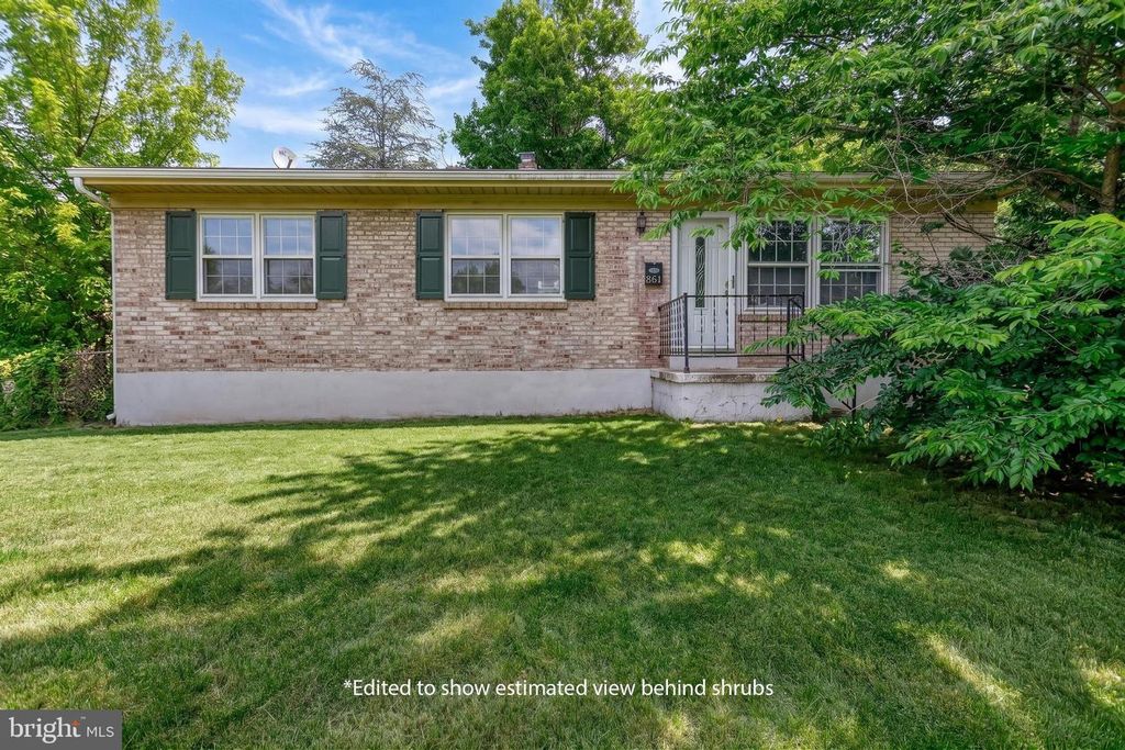 Image 4 of property listing at 861 W FOXCROFT DR, Camp Hill, PA 17011
