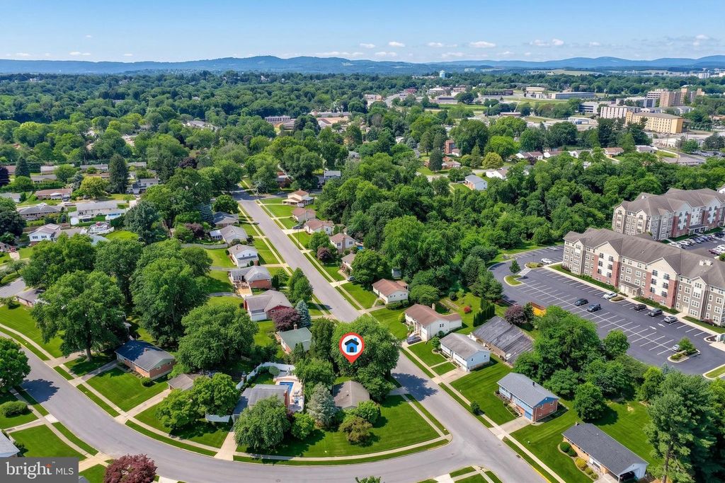 Image 40 of property listing at 861 W FOXCROFT DR, Camp Hill, PA 17011