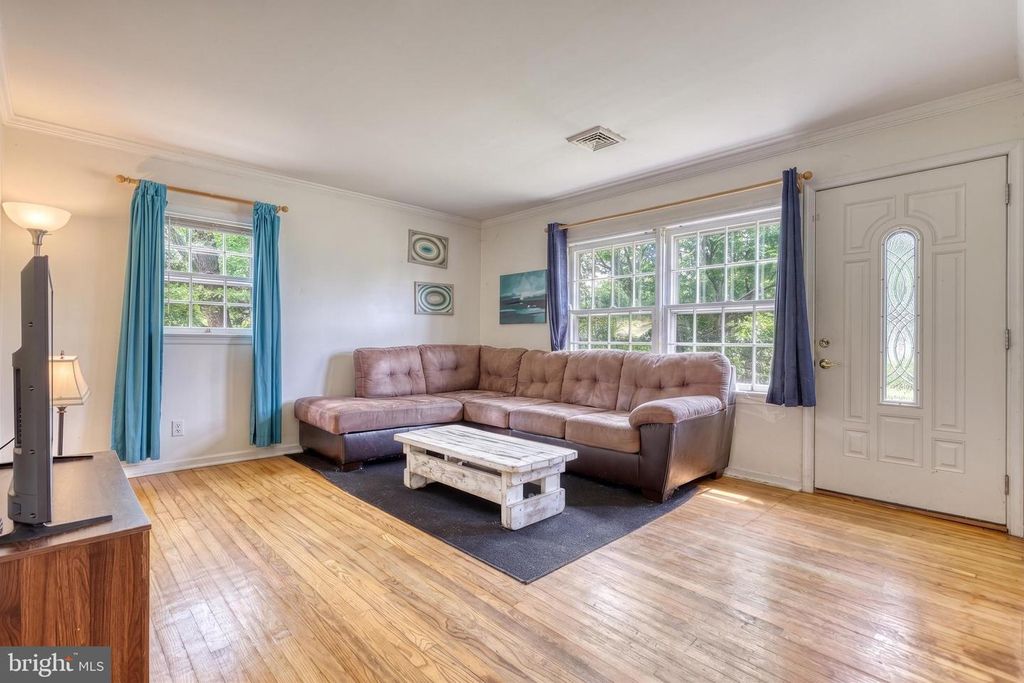 Image 9 of property listing at 861 W FOXCROFT DR, Camp Hill, PA 17011
