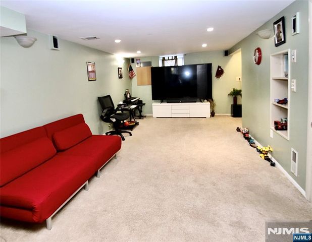32-06 Norwood Drive, Fair Lawn, NJ 07410