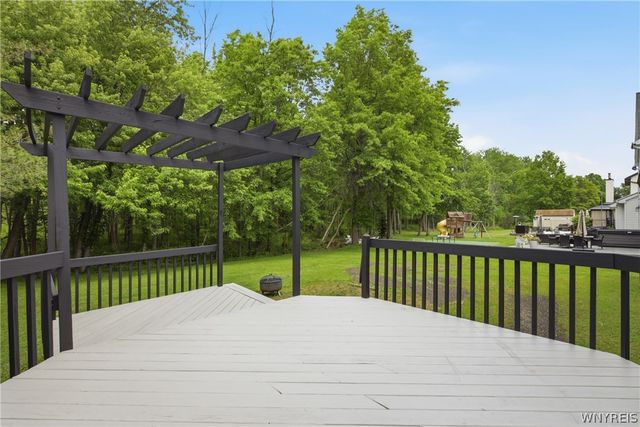 113 Meadow Spring Lane, Amherst, NY 14051