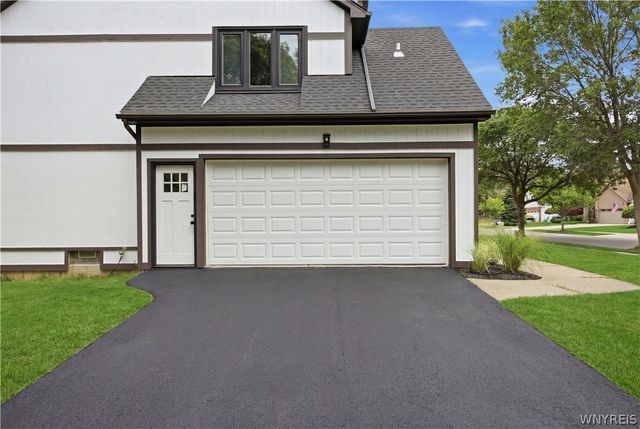 113 Meadow Spring Lane, Amherst, NY 14051