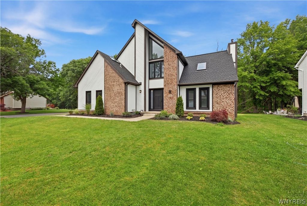 113 Meadow Spring Lane, Amherst, NY 14051