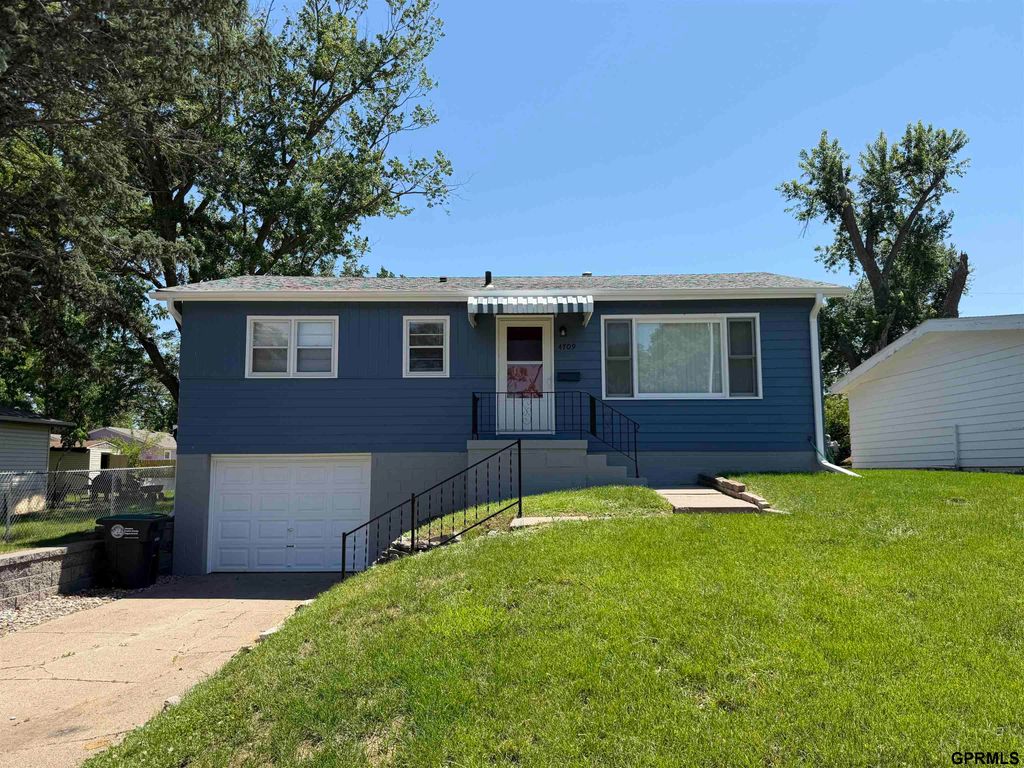4709 Redick Avenue, Omaha, NE 68152