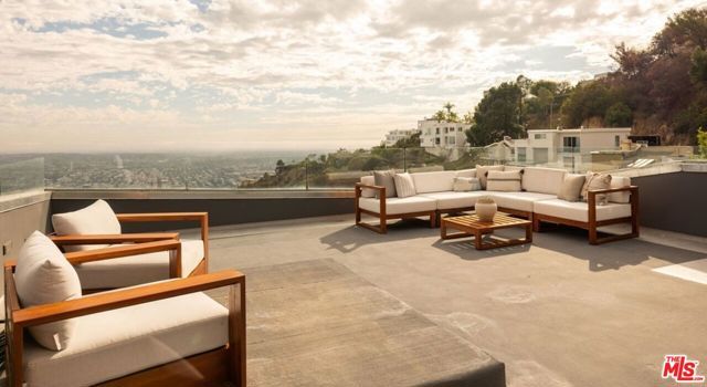 2158 Sunset Plaza Drive, Los Angeles, CA 90069