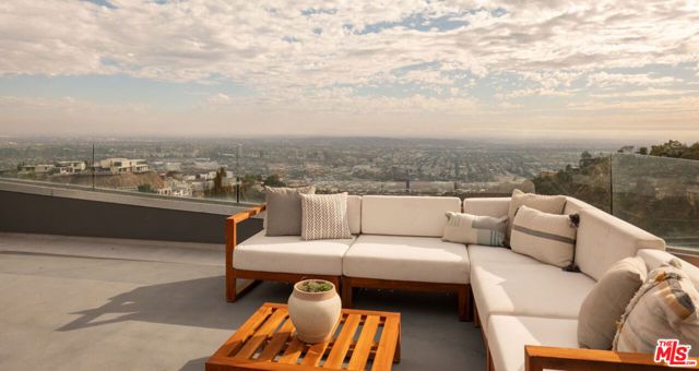 2158 Sunset Plaza Drive, Los Angeles, CA 90069