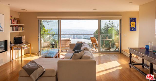 2158 Sunset Plaza Drive, Los Angeles, CA 90069