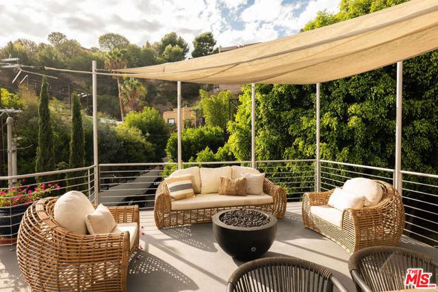 2158 Sunset Plaza Drive, Los Angeles, CA 90069