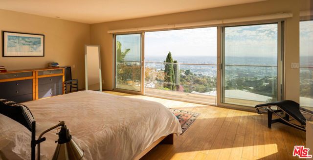 2158 Sunset Plaza Drive, Los Angeles, CA 90069