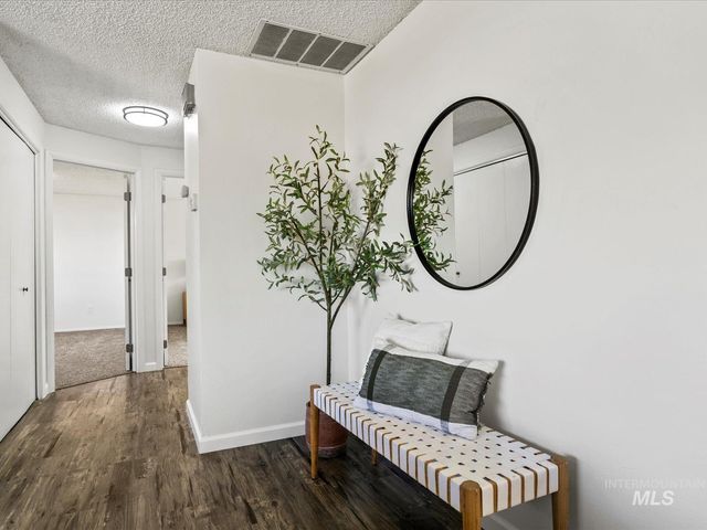 9460 W Albany, Boise, ID 83704