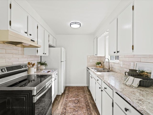 9460 W Albany, Boise, ID 83704