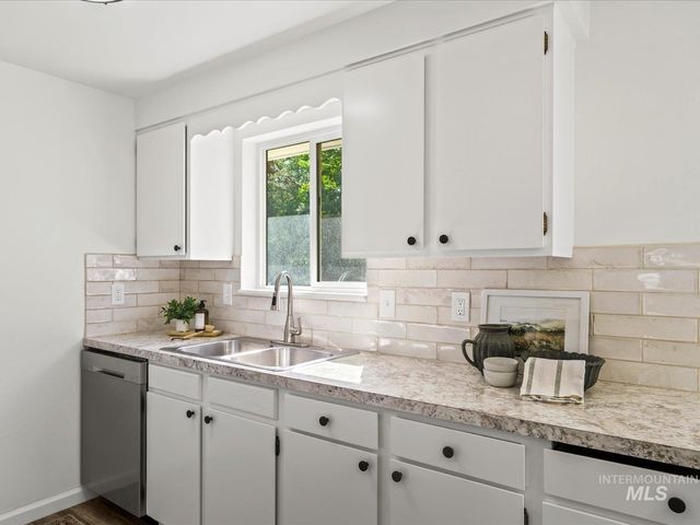 9460 W Albany, Boise, ID 83704
