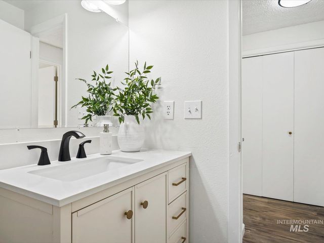 9460 W Albany, Boise, ID 83704