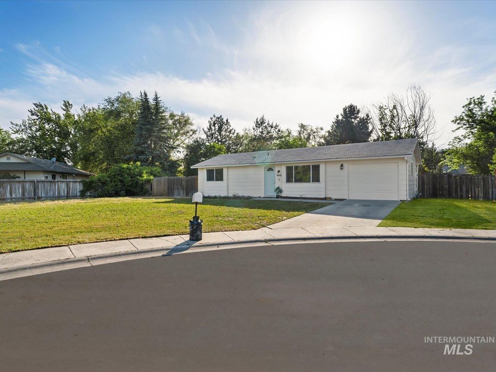 9460 W Albany, Boise, ID 83704