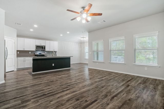 135 Courageous Side Way, Magnolia, TX 77354