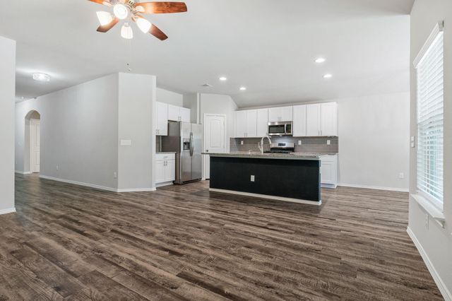 135 Courageous Side Way, Magnolia, TX 77354