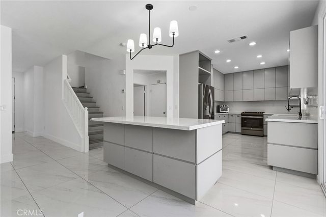 4864 Royal Island, San Diego, CA 92154