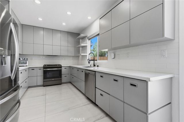 4864 Royal Island, San Diego, CA 92154