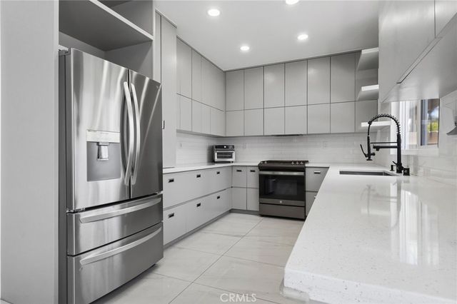 4864 Royal Island, San Diego, CA 92154