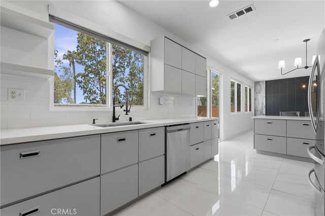 4864 Royal Island, San Diego, CA 92154