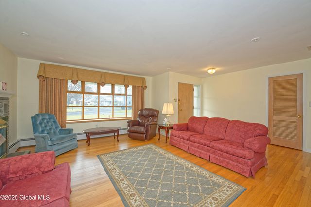 31 Tryon Court, Albany, NY 12203