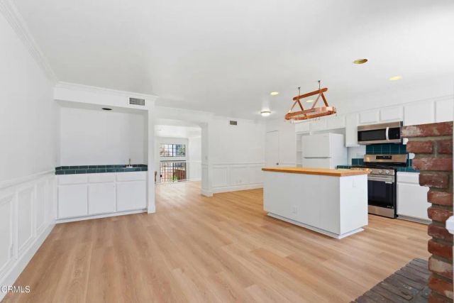 22028 Collins Street 1, Woodland Hills, CA 91367