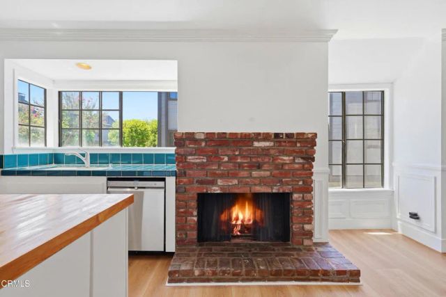 22028 Collins Street 1, Woodland Hills, CA 91367