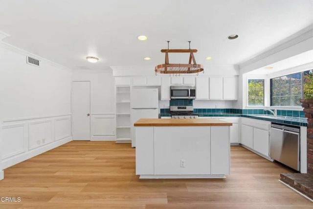 22028 Collins Street 1, Woodland Hills, CA 91367