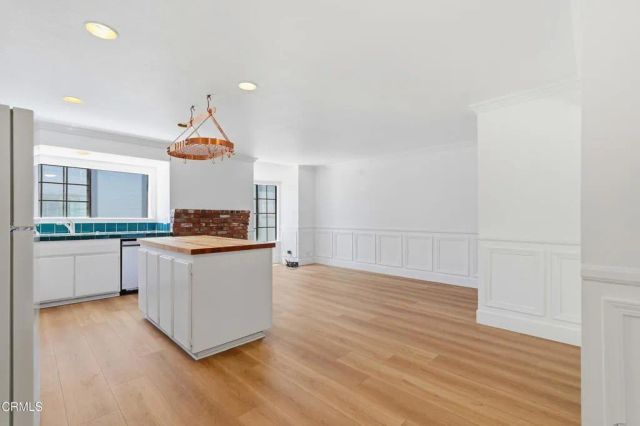 22028 Collins Street 1, Woodland Hills, CA 91367