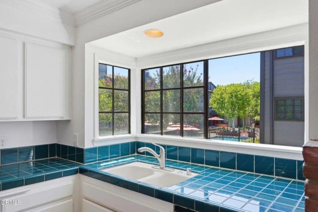 22028 Collins Street 1, Woodland Hills, CA 91367