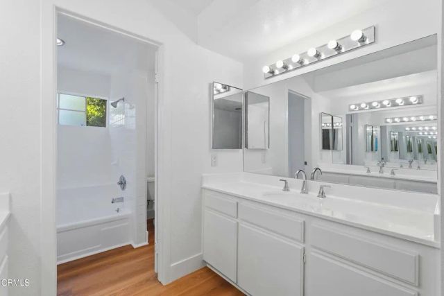 22028 Collins Street 1, Woodland Hills, CA 91367