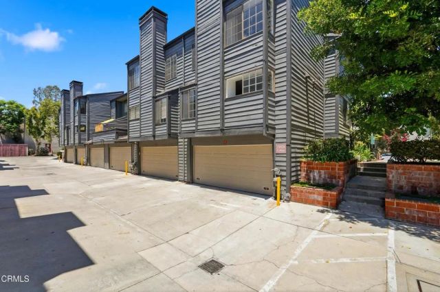22028 Collins Street 1, Woodland Hills, CA 91367