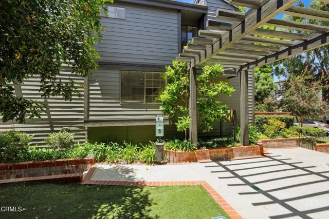22028 Collins Street 1, Woodland Hills, CA 91367