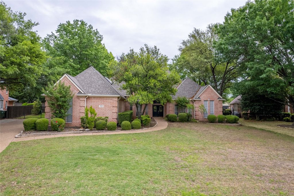 325 Highland Oaks Circle, Southlake, TX 76092
