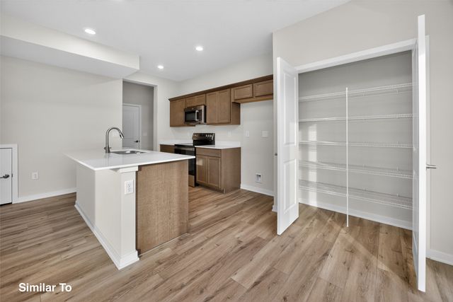 9146 Robinson Drive, West Des Moines, IA 50266